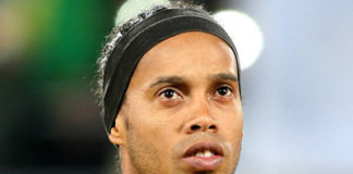 Ronaldinho le dice adiós al fútbol profesional