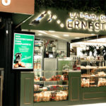 Zona de comidas y coworking en el Obelisco Centro Comercial y Empresarial